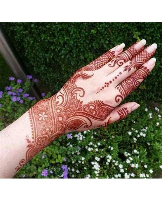 Wreath Lotus Pattern On Back Hand Mehndi Design